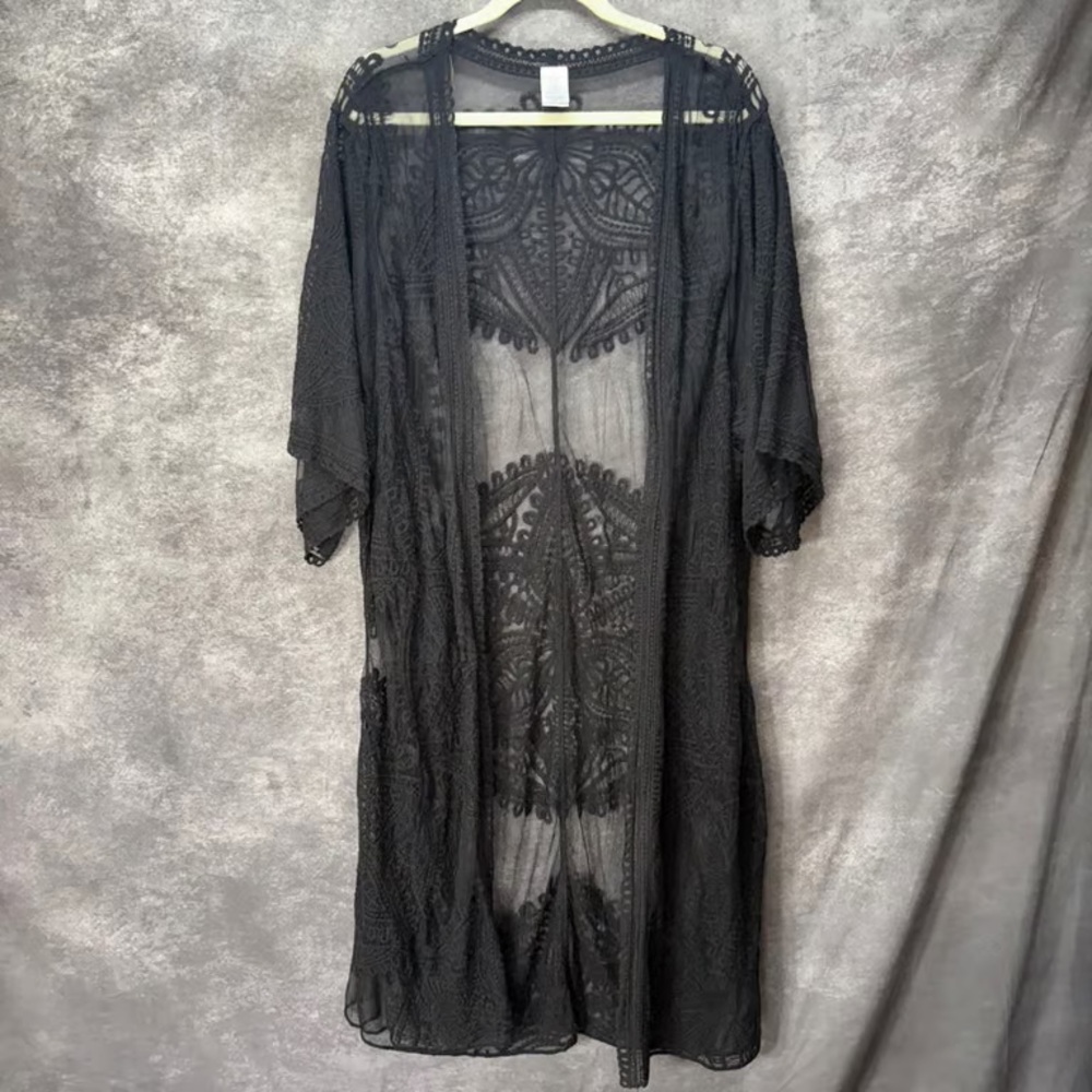 Chic Black Lace Women's Poncho